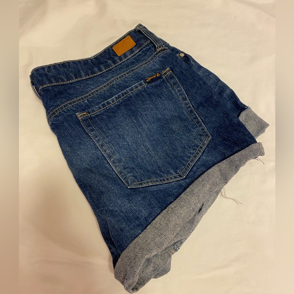 Seven7 woman’s weekend shorts size 16.
